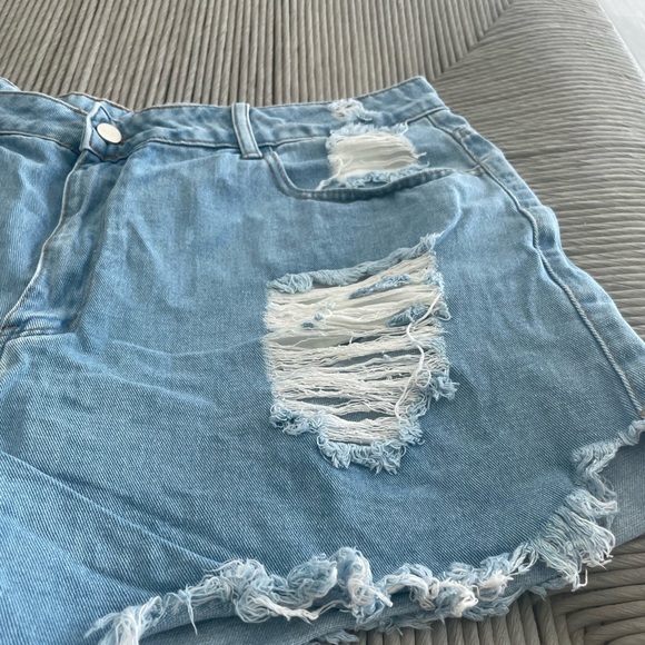 High Rise Ripped Shorts - Picture 4 of 4